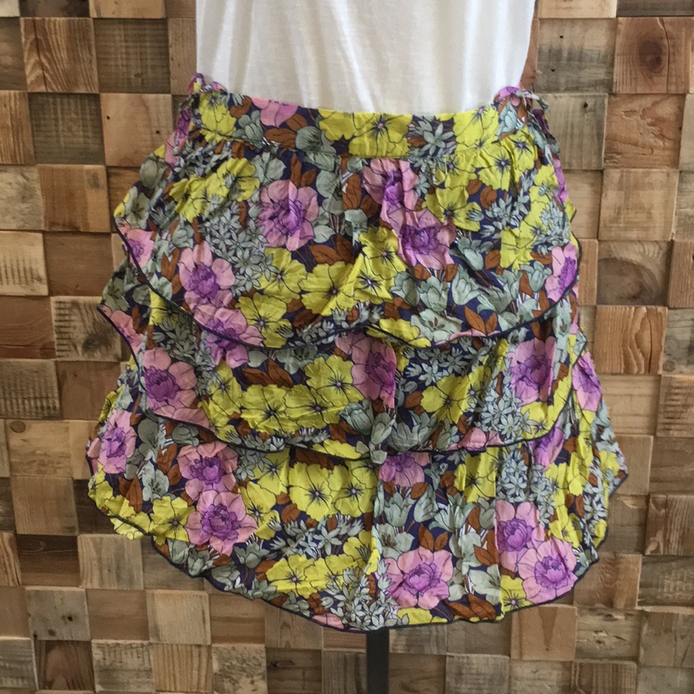 Leifnotes ruffled floral skirt